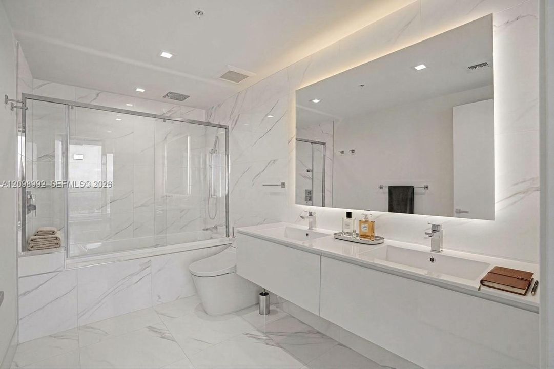 For Rent: $4,000 (1 beds, 1 baths, 1037 Square Feet)