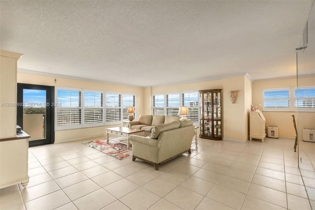 En Venta: $399,900 (2 camas, 2 baños, 1440 Pies cuadrados)