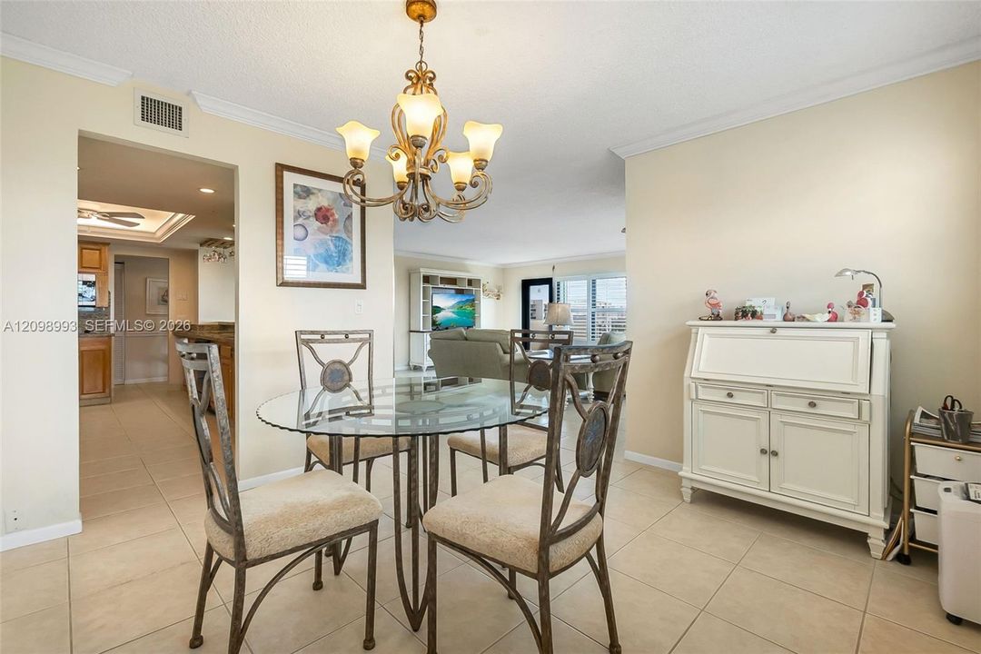 En Venta: $399,900 (2 camas, 2 baños, 1440 Pies cuadrados)