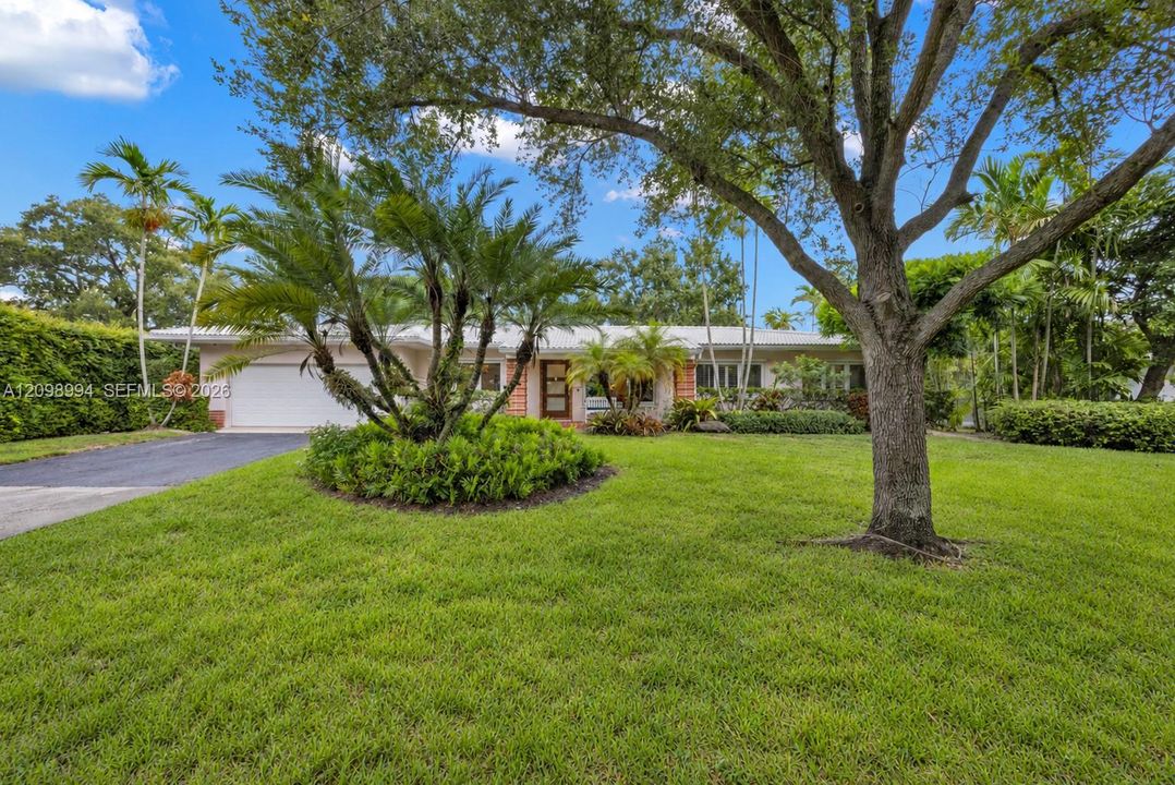 For Sale: $2,495,000 (3 beds, 2 baths, 2438 Square Feet)