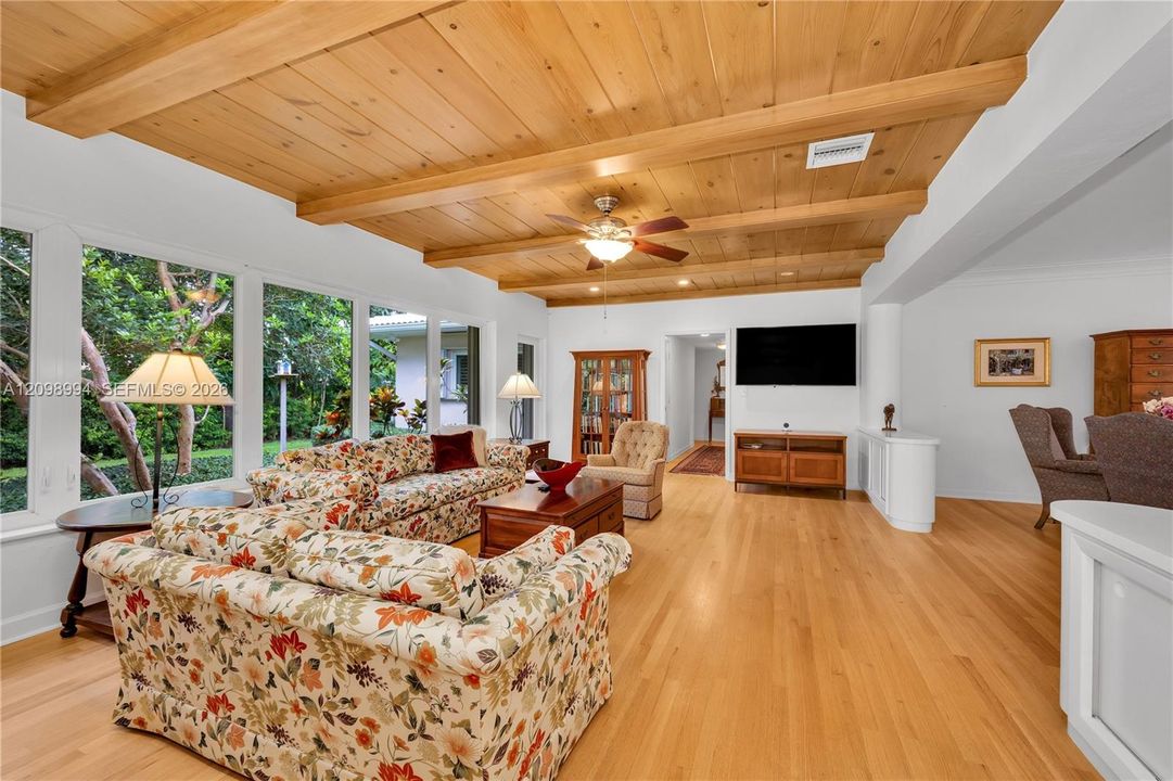For Sale: $2,495,000 (3 beds, 2 baths, 2438 Square Feet)