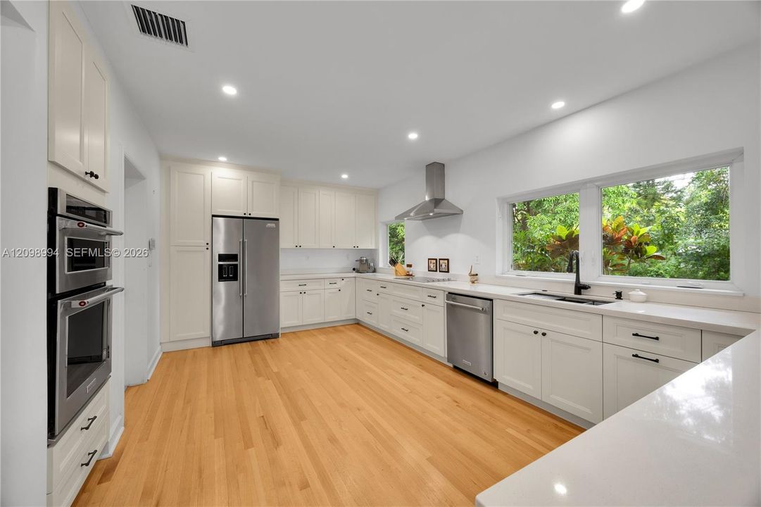 For Sale: $2,495,000 (3 beds, 2 baths, 2438 Square Feet)