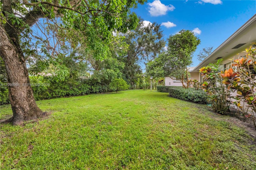 For Sale: $2,495,000 (3 beds, 2 baths, 2438 Square Feet)