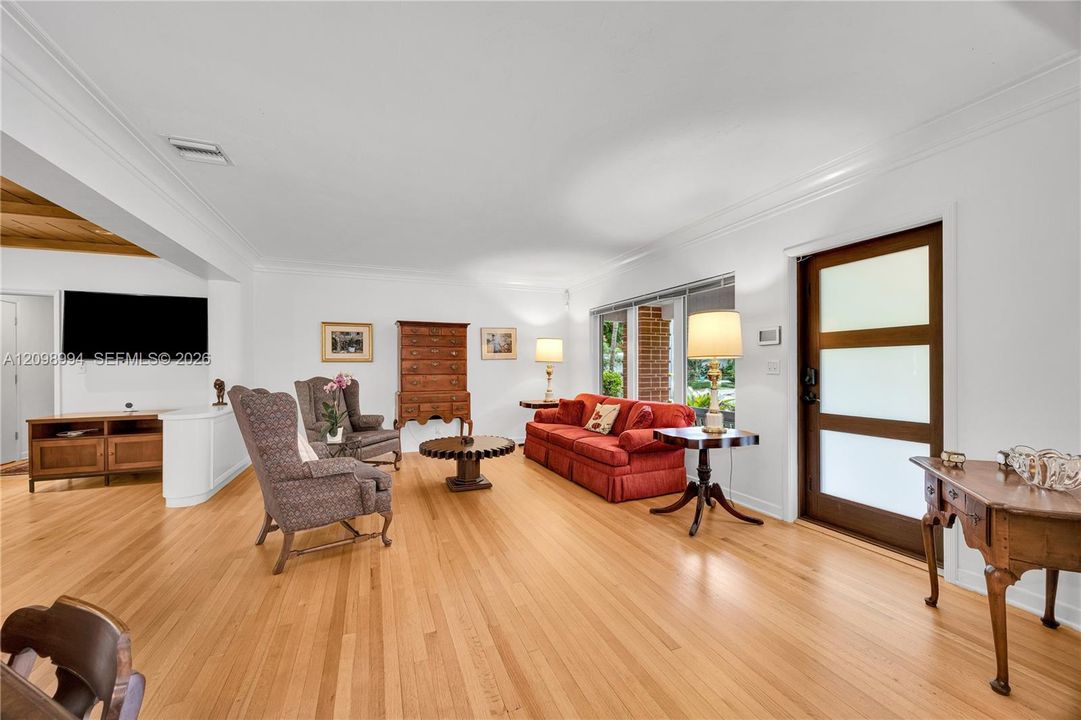For Sale: $2,495,000 (3 beds, 2 baths, 2438 Square Feet)