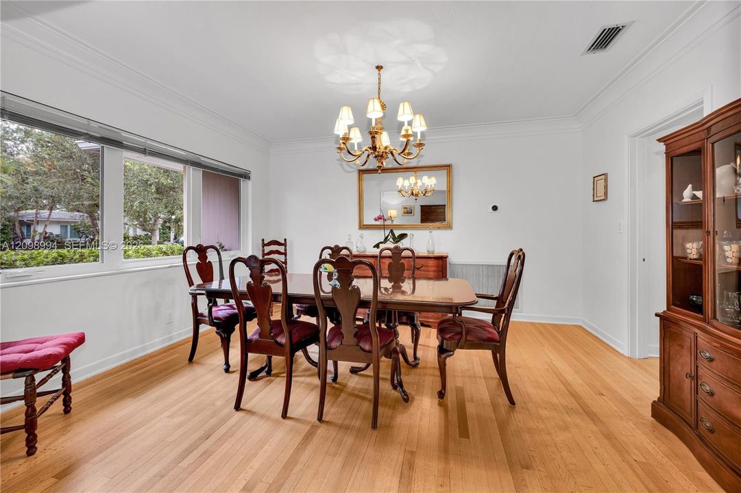 For Sale: $2,495,000 (3 beds, 2 baths, 2438 Square Feet)