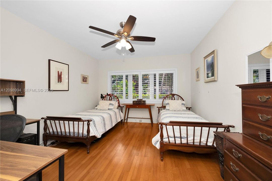 For Sale: $2,495,000 (3 beds, 2 baths, 2438 Square Feet)
