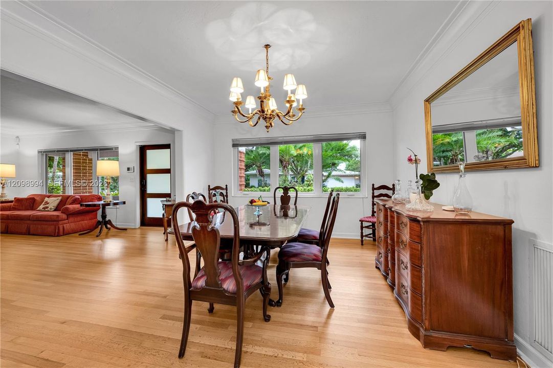 For Sale: $2,495,000 (3 beds, 2 baths, 2438 Square Feet)