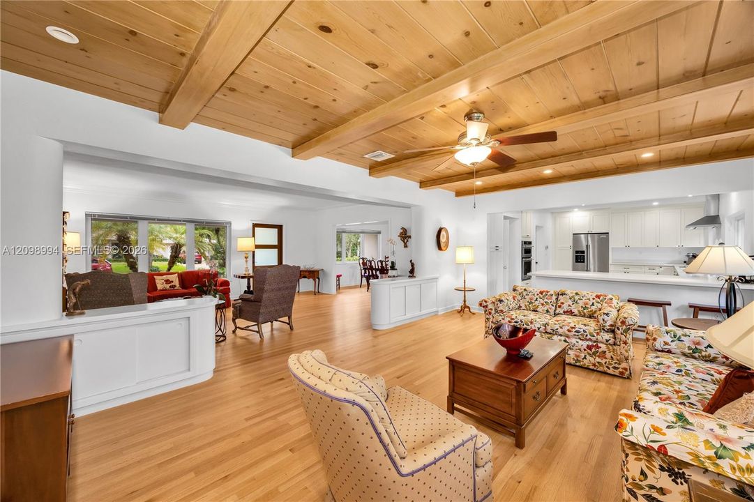 For Sale: $2,495,000 (3 beds, 2 baths, 2438 Square Feet)