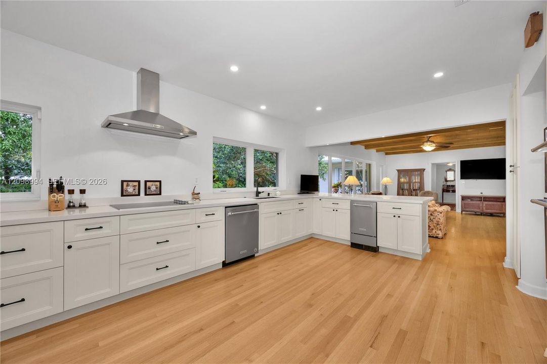 For Sale: $2,495,000 (3 beds, 2 baths, 2438 Square Feet)