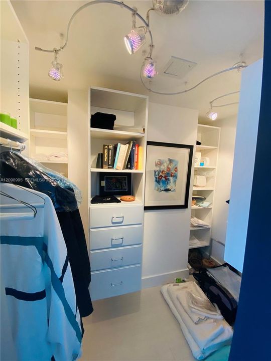 For Rent: $3,600 (2 beds, 2 baths, 1212 Square Feet)