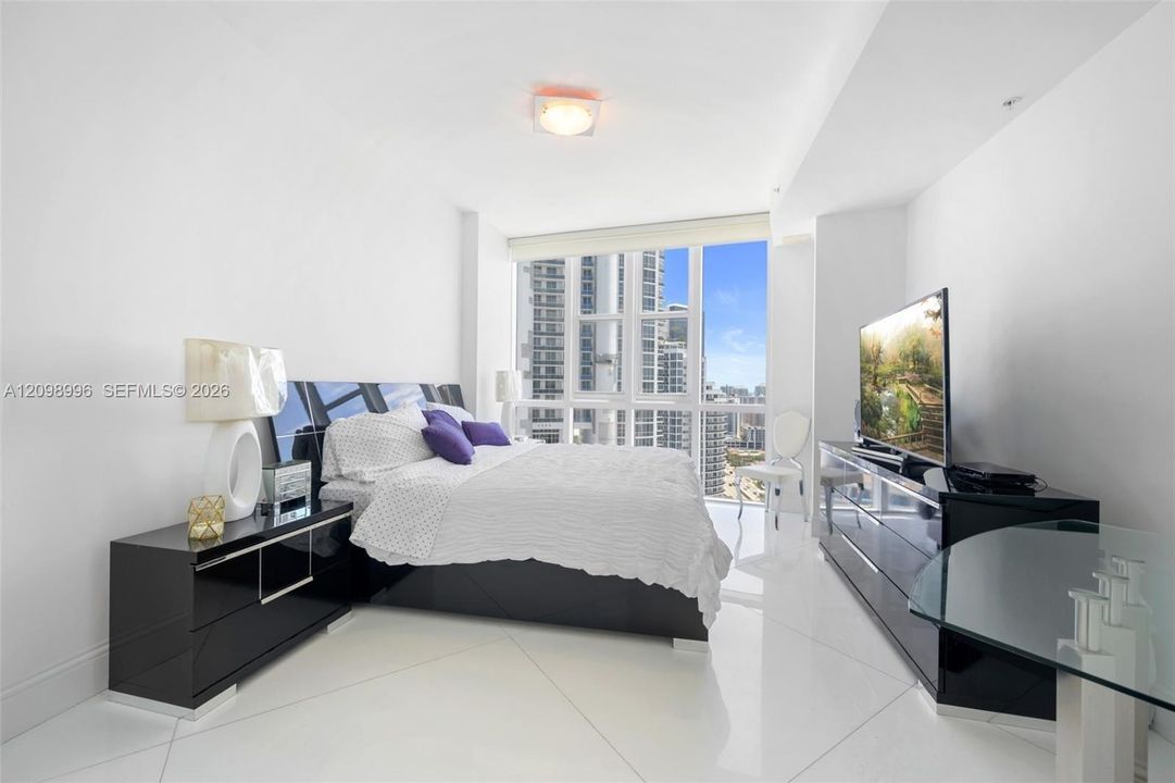 For Sale: $1,195,000 (2 beds, 2 baths, 1289 Square Feet)