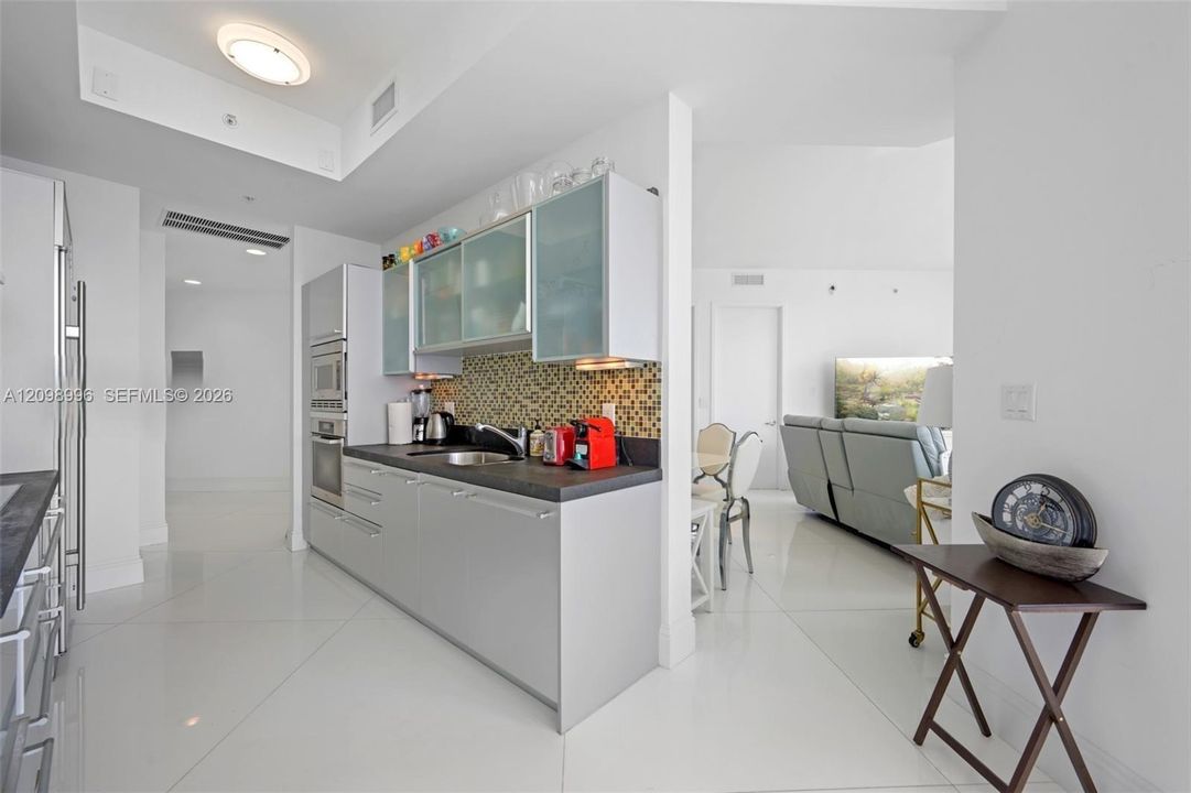 For Sale: $1,195,000 (2 beds, 2 baths, 1289 Square Feet)