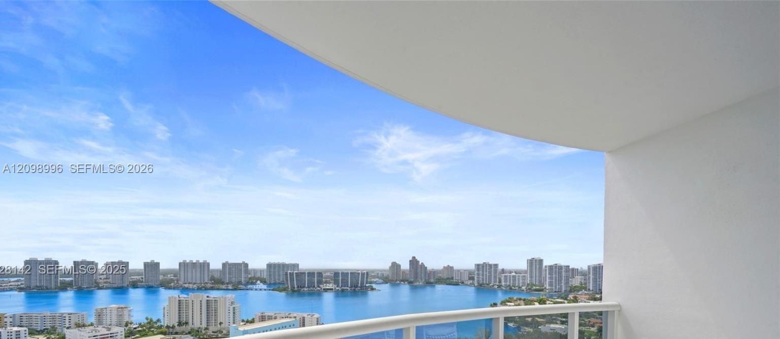 For Sale: $1,195,000 (2 beds, 2 baths, 1289 Square Feet)