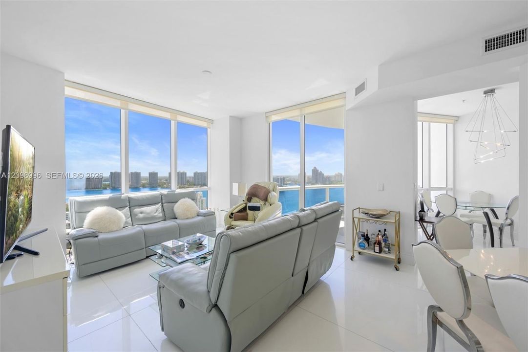 For Sale: $1,195,000 (2 beds, 2 baths, 1289 Square Feet)