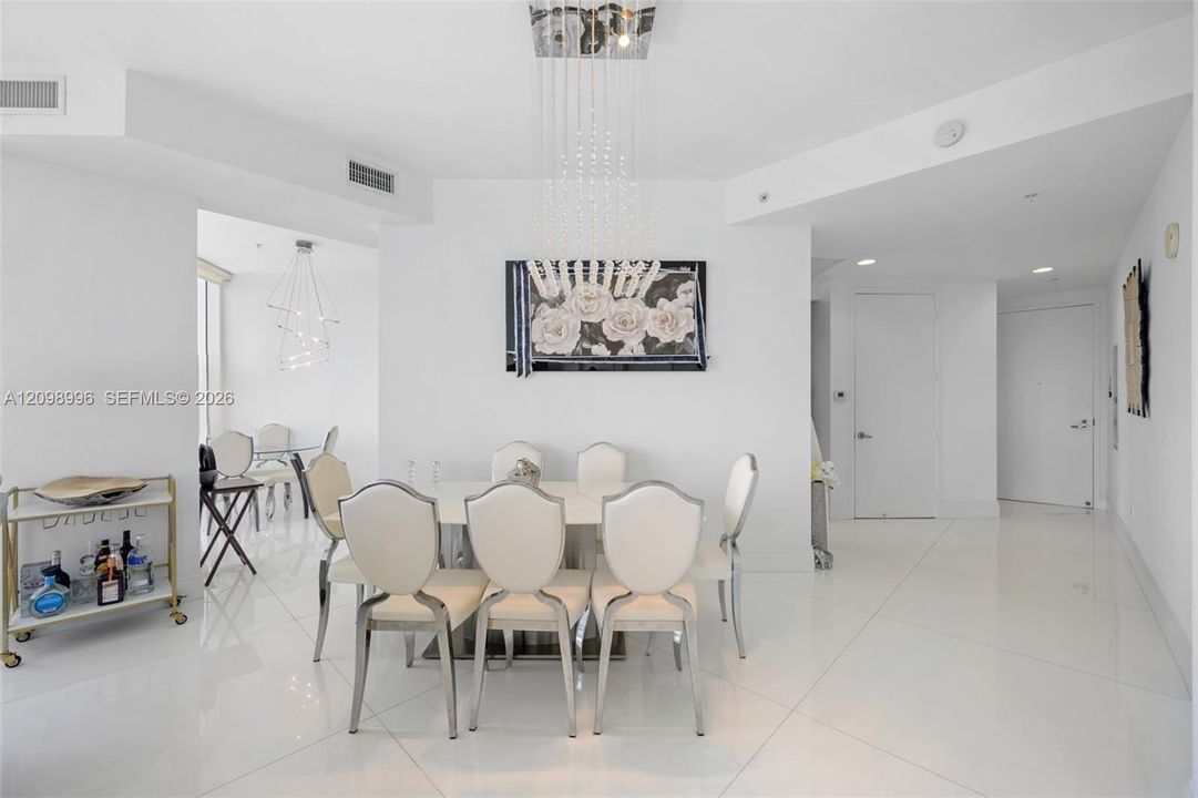 For Sale: $1,195,000 (2 beds, 2 baths, 1289 Square Feet)