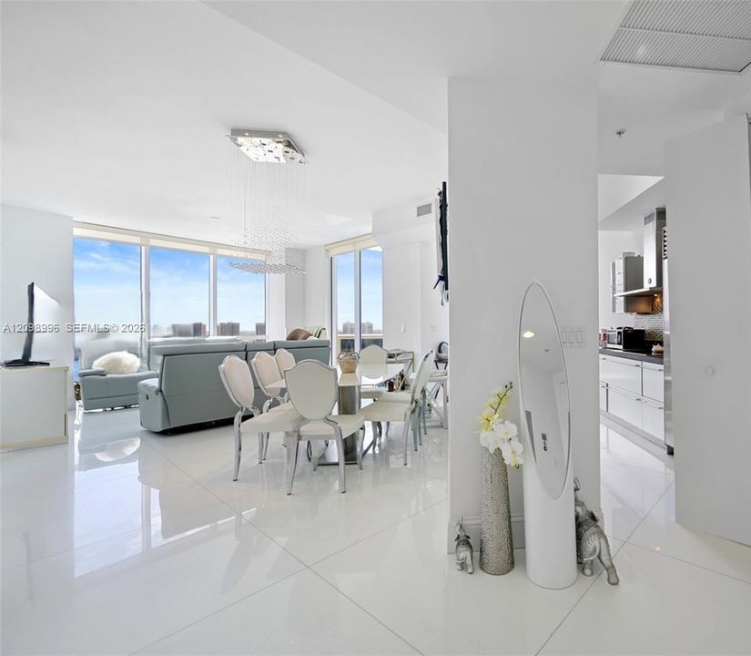 For Sale: $1,195,000 (2 beds, 2 baths, 1289 Square Feet)