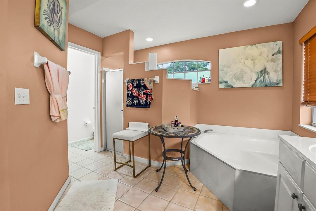 18 Bathroom 02