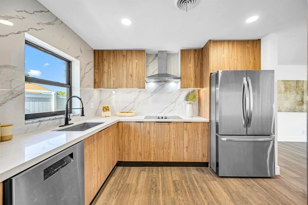 1120 SE 9TH ST--40