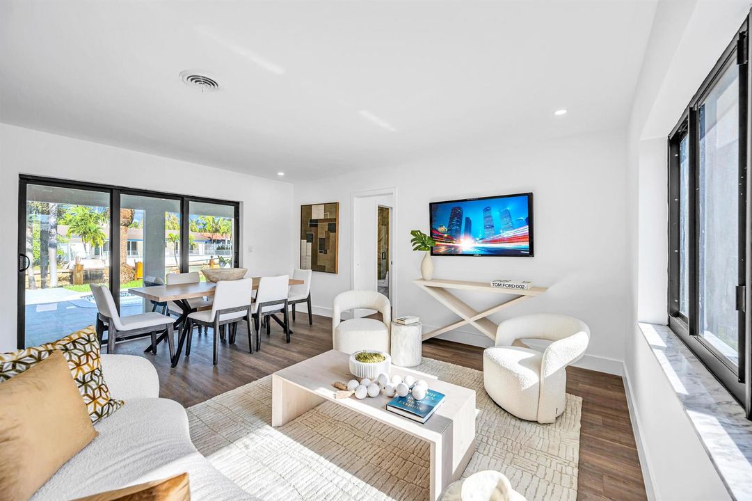 1120 SE 9TH ST--28