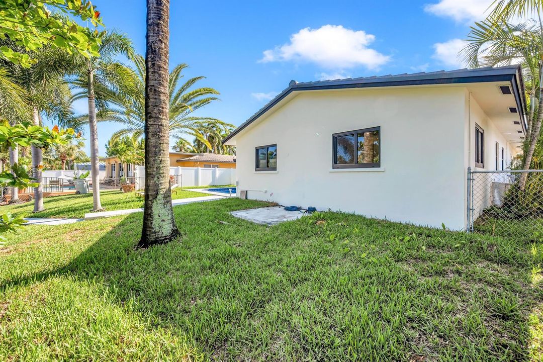 1120 SE 9TH ST--16