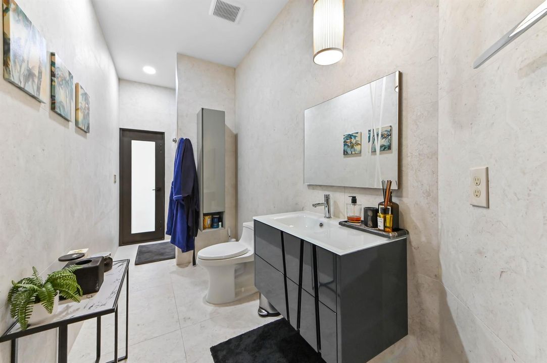 12 bathroom 01