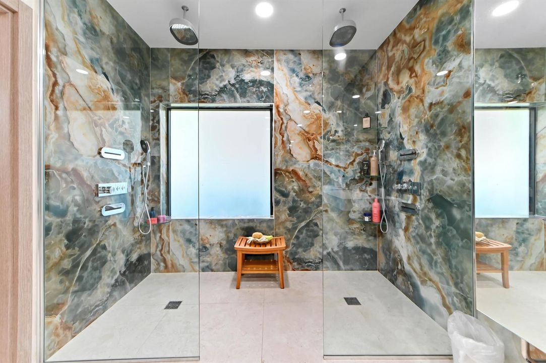 17 bathroom 02