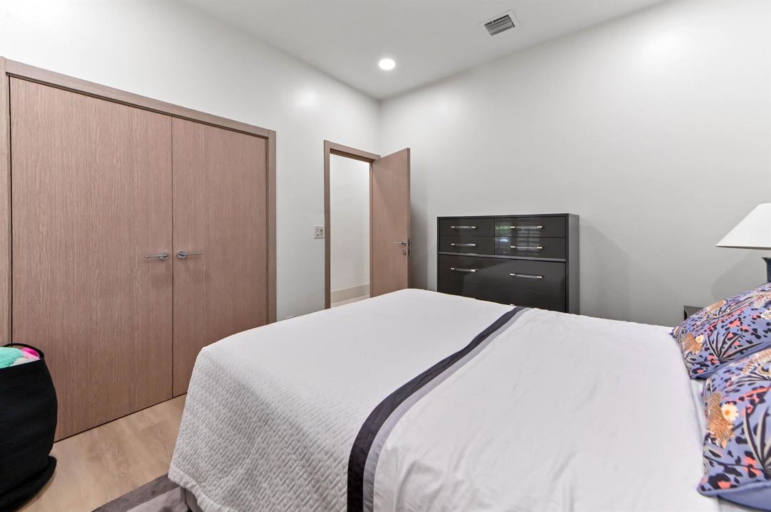 06 bedroom 03