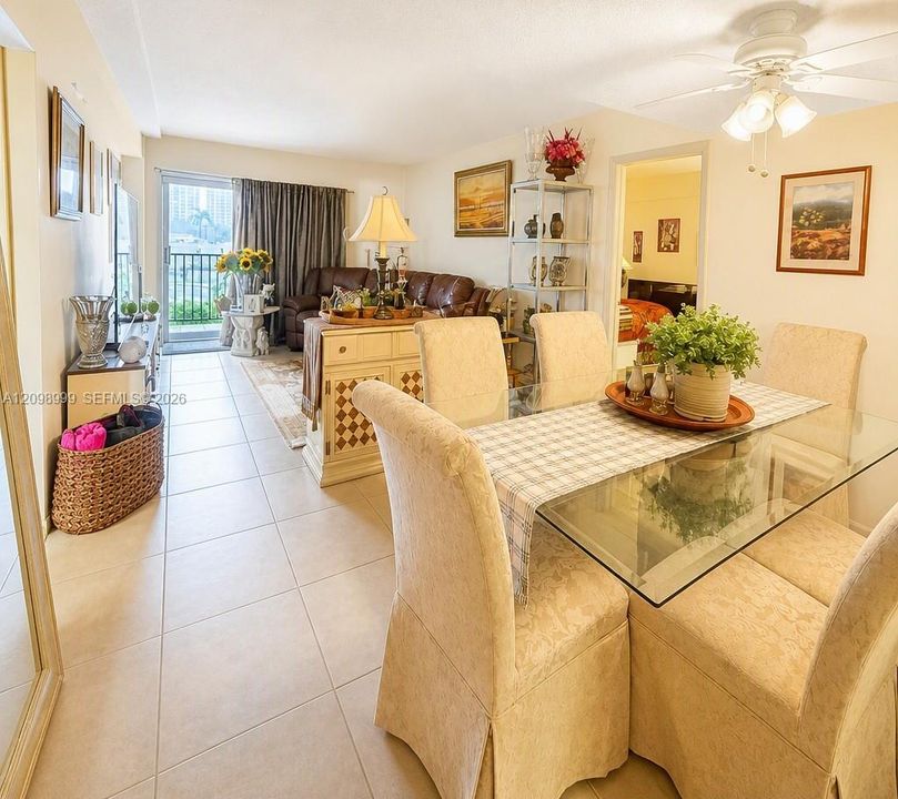 For Sale: $365,000 (2 beds, 2 baths, 990 Square Feet)