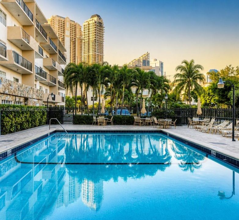 For Sale: $365,000 (2 beds, 2 baths, 990 Square Feet)