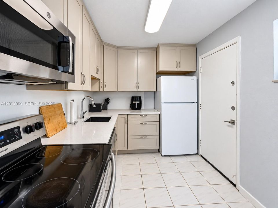 В аренду: $2,500 (1 спален, 1 ванн, 786 Квадратных фут)
