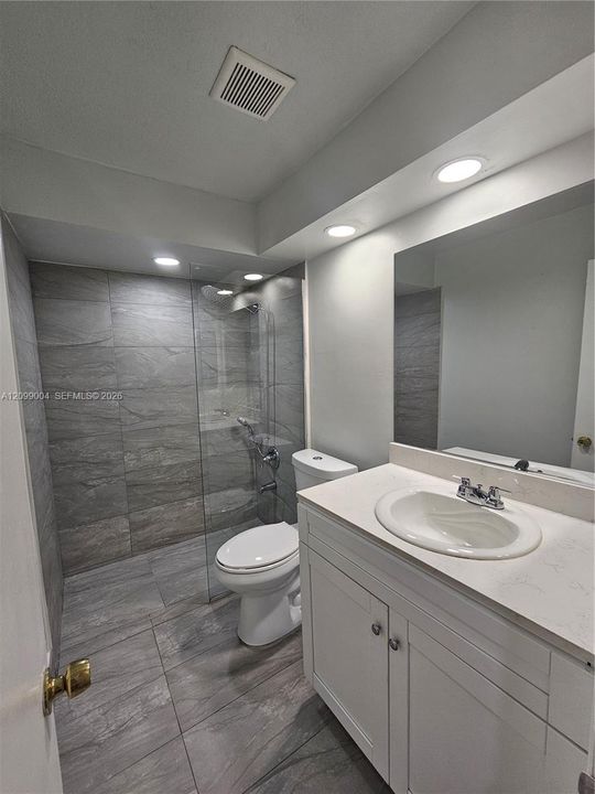 2ND BATHROOM IN HALLWAY