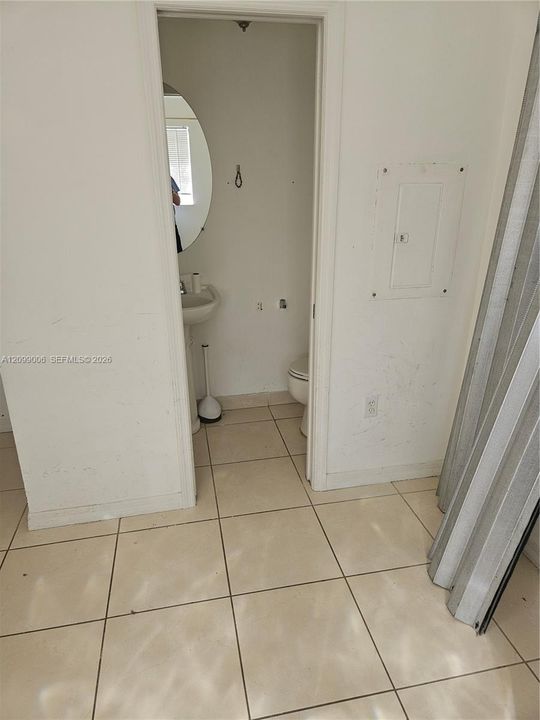 For Sale: $279,000 (2 beds, 1 baths, 749 Square Feet)