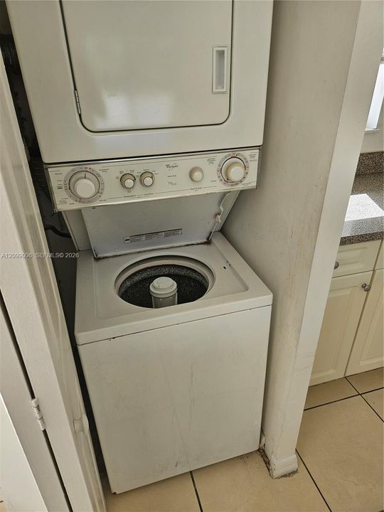 For Sale: $279,000 (2 beds, 1 baths, 749 Square Feet)