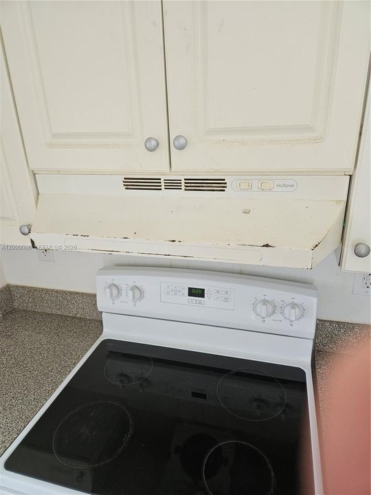 For Sale: $279,000 (2 beds, 1 baths, 749 Square Feet)