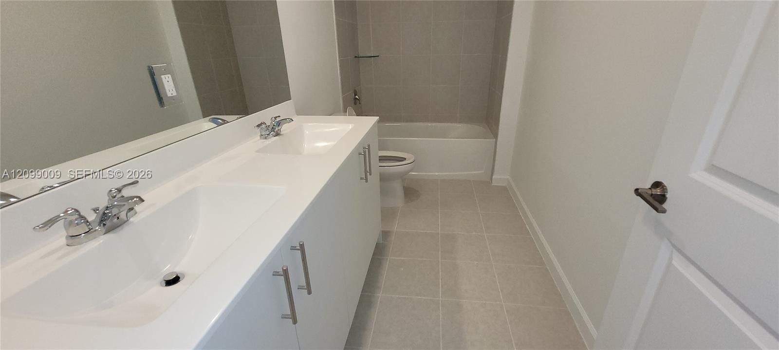 En Renta: $4,800 (4 camas, 3 baños, 2319 Pies cuadrados)