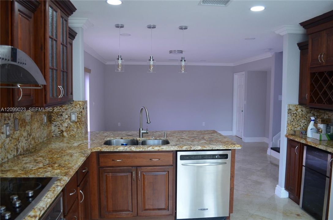 For Rent: $4,400 (3 beds, 2 baths, 2078 Square Feet)