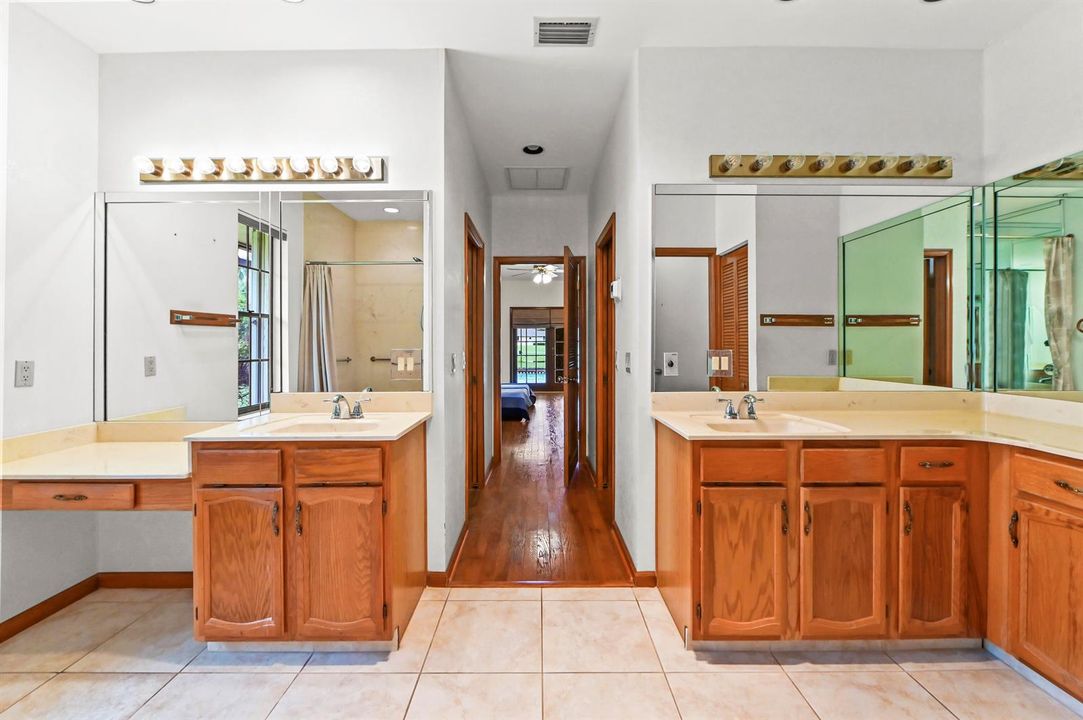 30 Bathroom 03