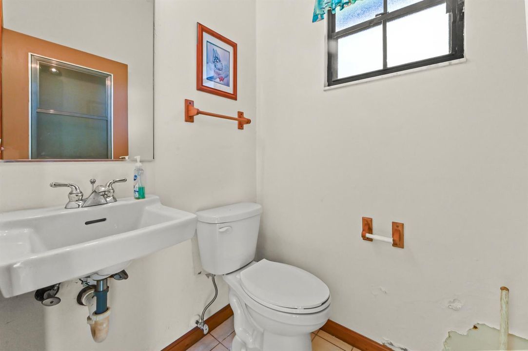 32 Bathroom01