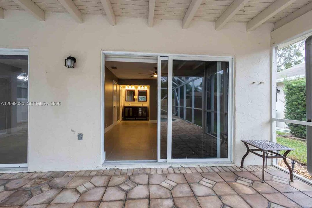 For Sale: $675,000 (4 beds, 2 baths, 1954 Square Feet)