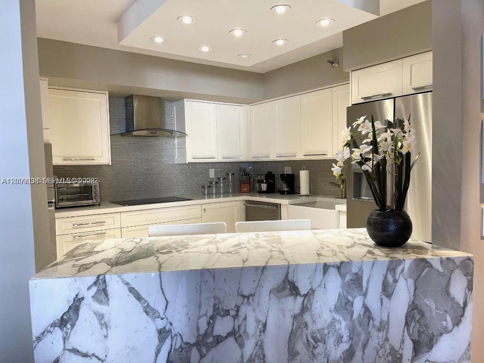 For Rent: $3,900 (2 beds, 2 baths, 1353 Square Feet)