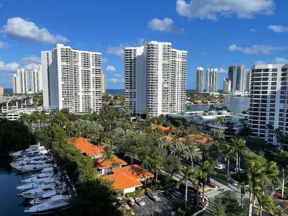 For Rent: $3,900 (2 beds, 2 baths, 1353 Square Feet)
