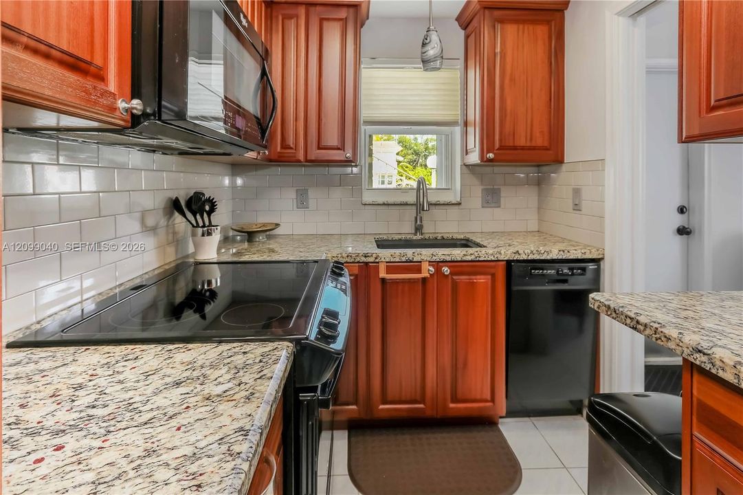 For Sale: $145,000 (1 beds, 1 baths, 600 Square Feet)