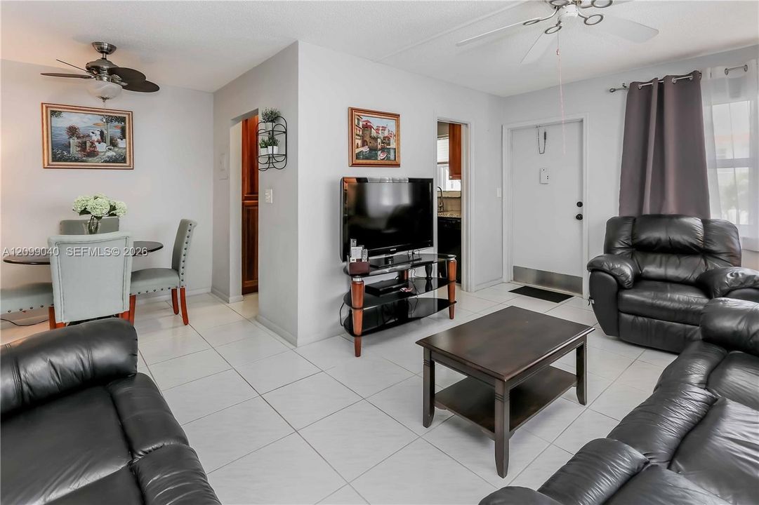 For Sale: $145,000 (1 beds, 1 baths, 600 Square Feet)
