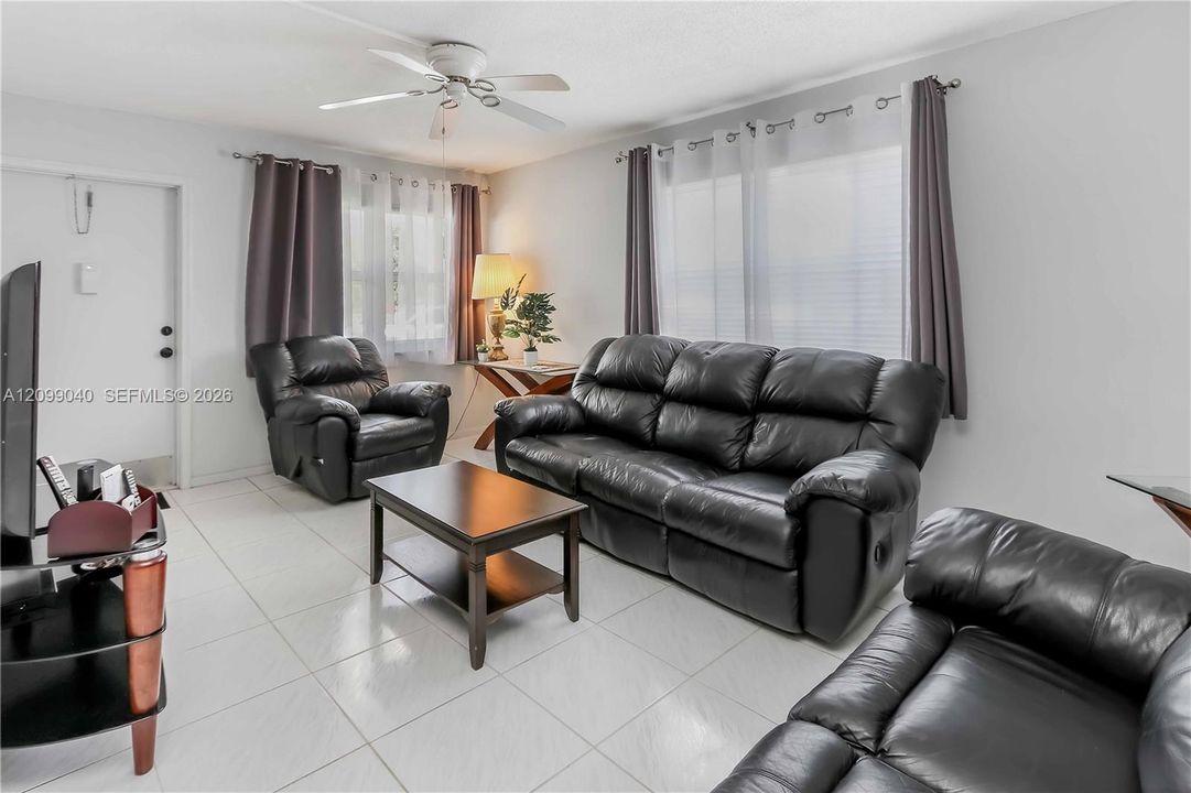 For Sale: $145,000 (1 beds, 1 baths, 600 Square Feet)