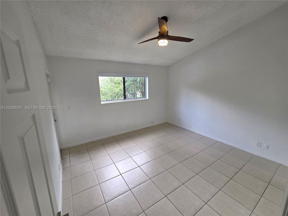 For Sale: $260,000 (3 beds, 2 baths, 1096 Square Feet)