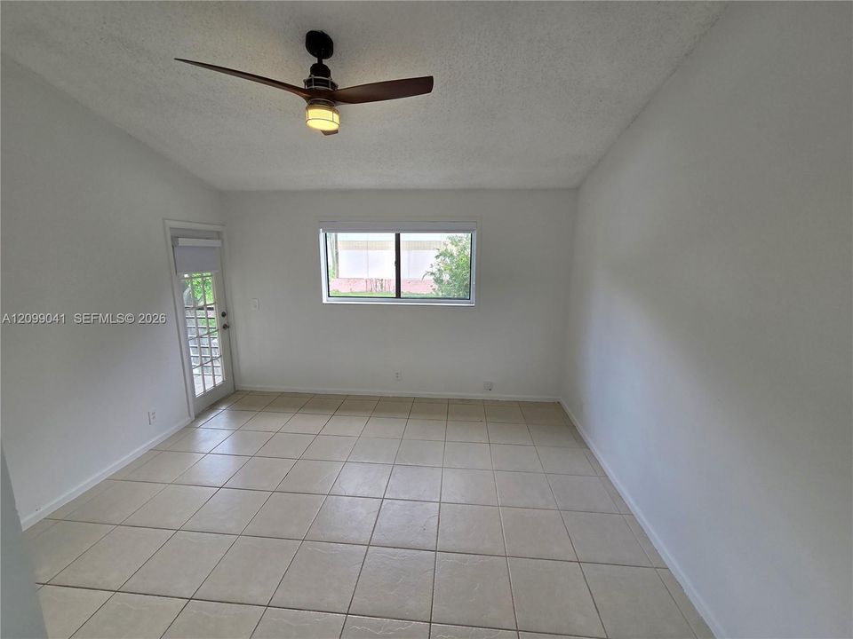 For Sale: $260,000 (3 beds, 2 baths, 1096 Square Feet)