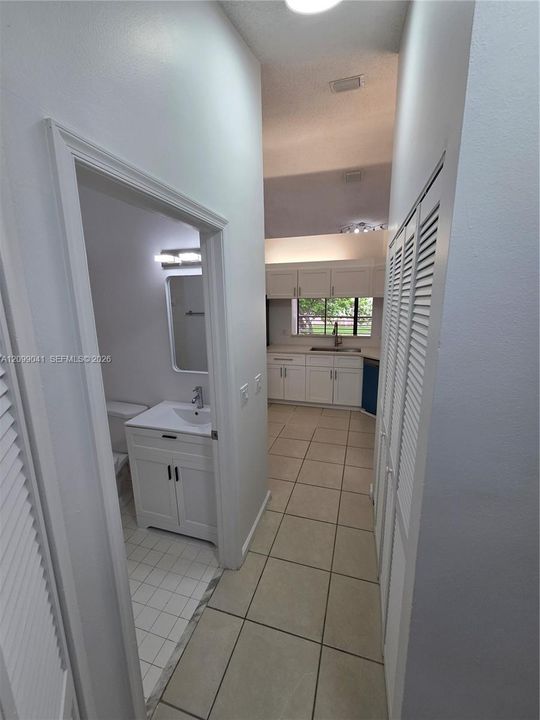 For Sale: $260,000 (3 beds, 2 baths, 1096 Square Feet)