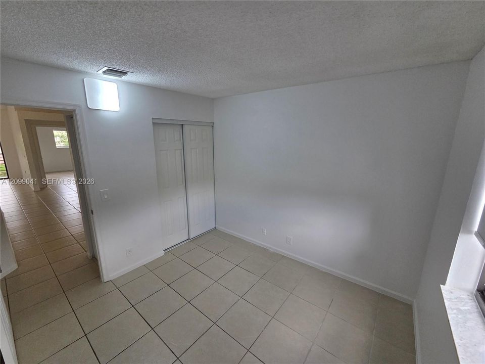 For Sale: $260,000 (3 beds, 2 baths, 1096 Square Feet)