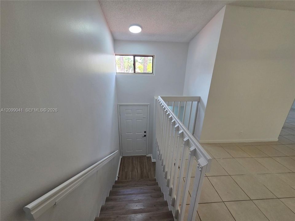 For Sale: $260,000 (3 beds, 2 baths, 1096 Square Feet)