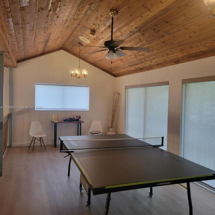 For Sale: $260,000 (3 beds, 2 baths, 1096 Square Feet)